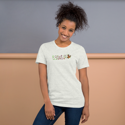 Model wearing  Elbows Up trippy Canadian unisex-staple-t-shirt-ash